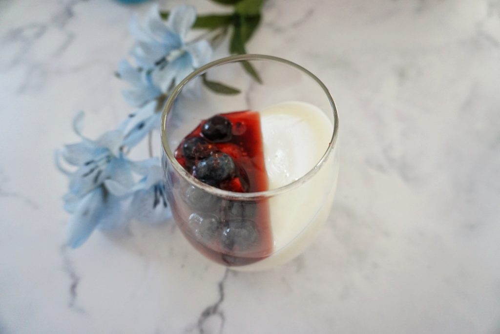 panna cotta with berries and gelatin