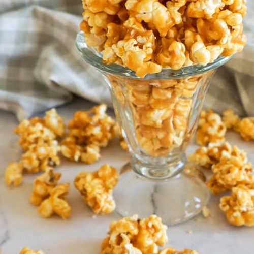 Caramel popcorn clusters closeup